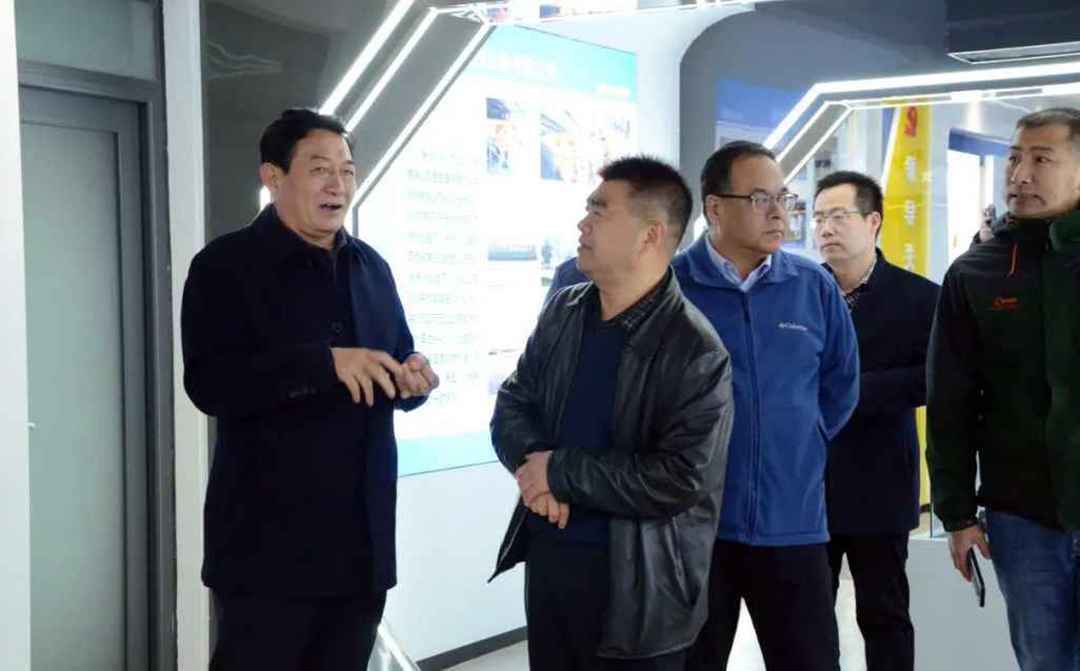 中植企業(yè)集團領(lǐng)導(dǎo)蒞臨大張公司考察(圖3)